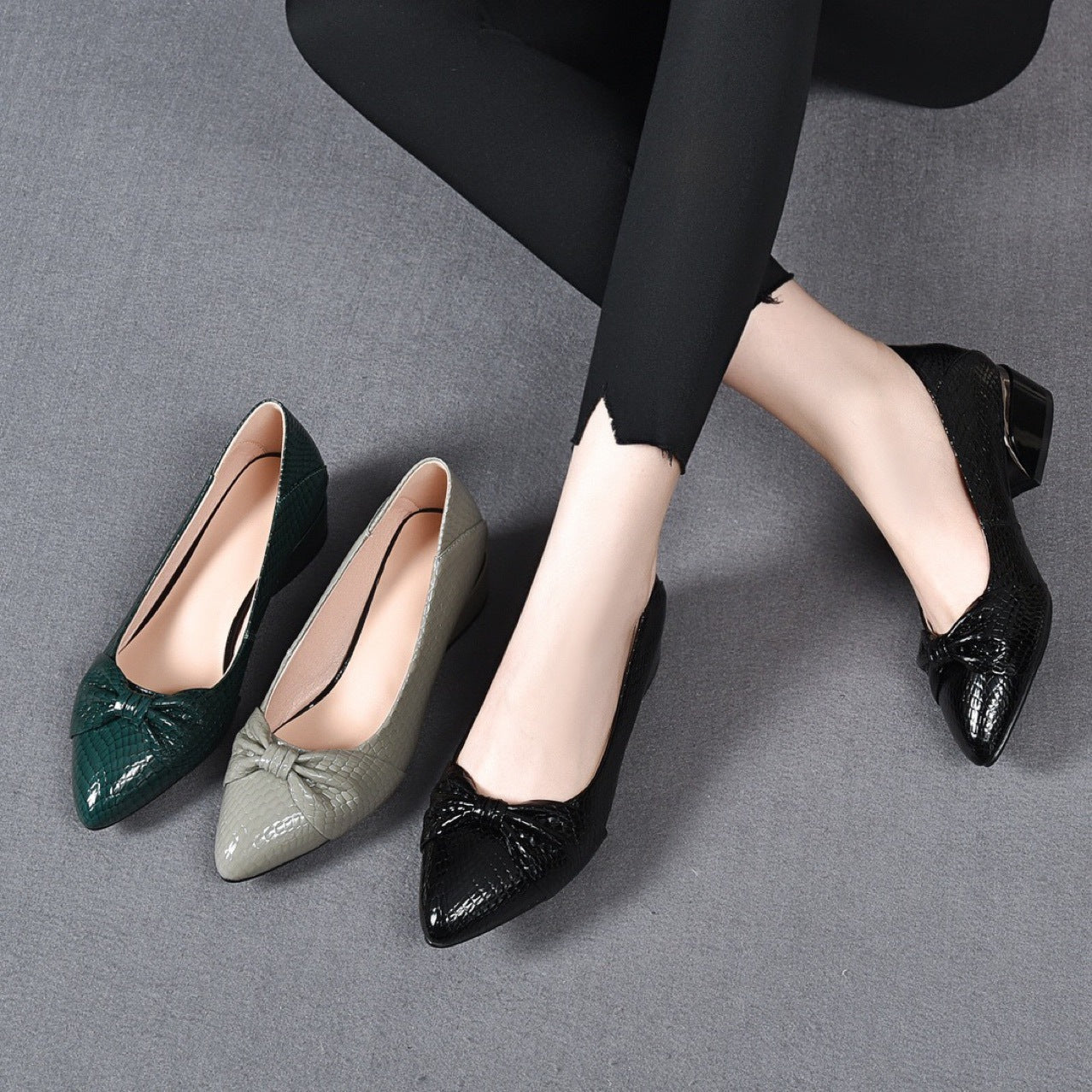 🔥Hot Sale 50% OFF🔥2023 Pure Cowhide Thick Heel Snake Pattern Low-Cut Pointed-Toe Women's Shoes