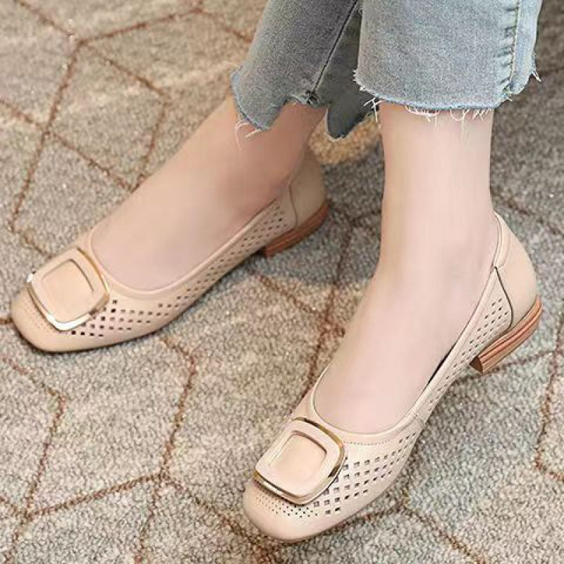 Pantofi cu găuri Sandale de damă Noua vară cu toc gros Pantofi mici din piele Pantofi pentru mamă scobiți la modă Pantofi de damă decoltat cu fundul moale
