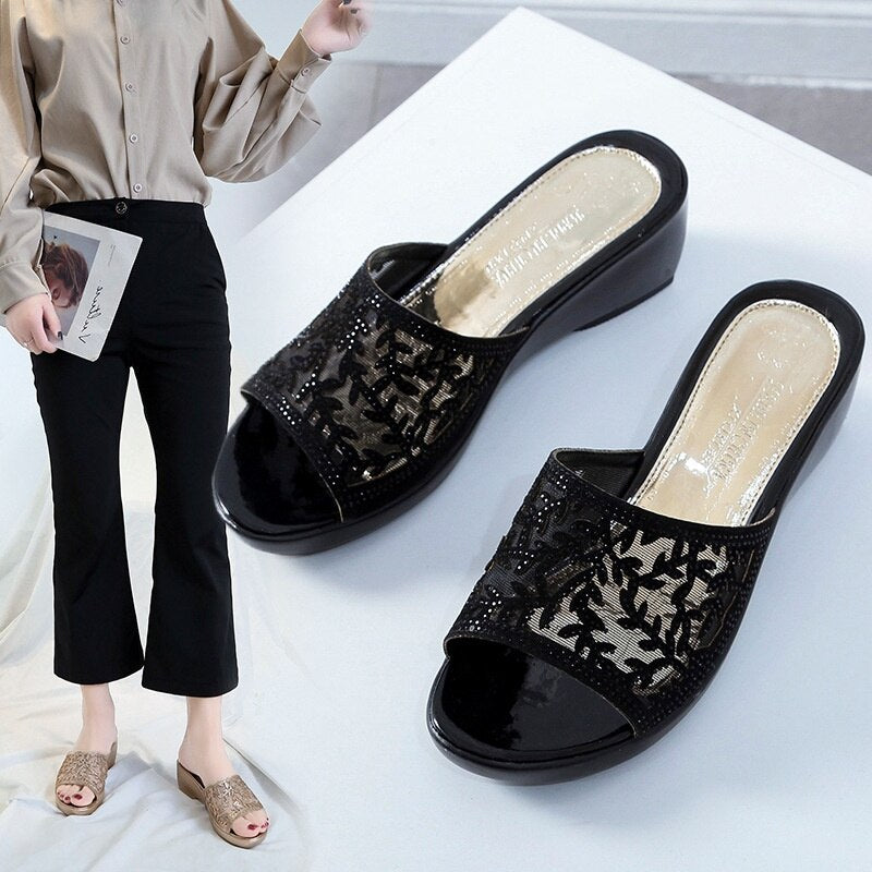 2023 Mom Slippers Women's Summer Wear Flat Wedge Fashion Middle-Aged and Elderly Ladies' Sandals Women's Breathable Shoes