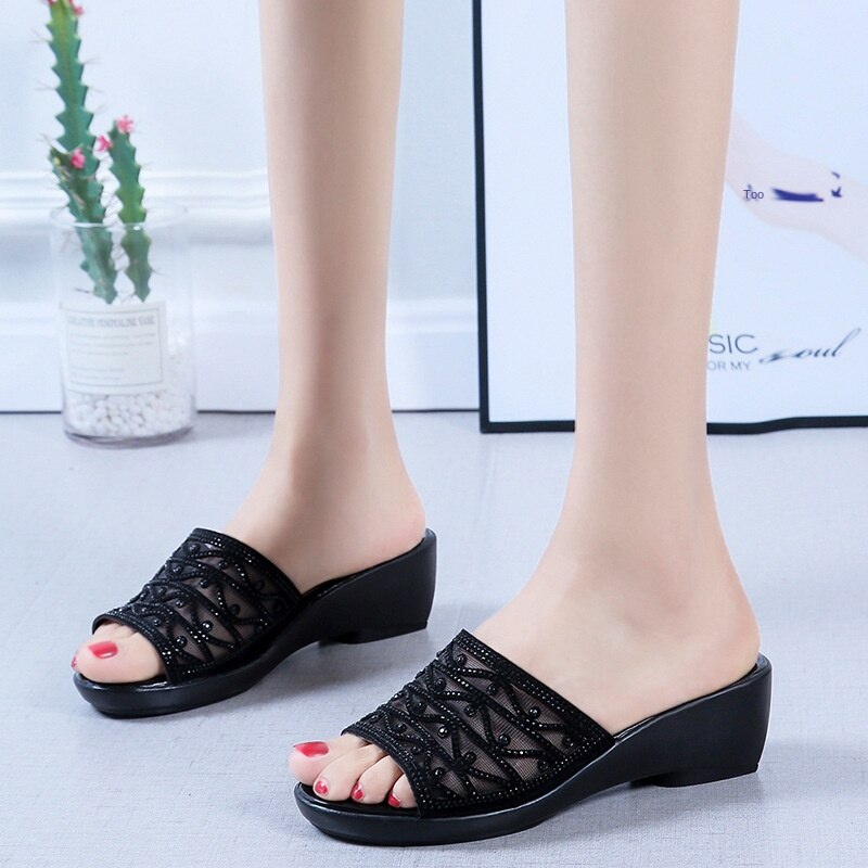 2023 Mom Slippers Women's Summer Wear Flat Wedge Fashion Middle-Aged and Elderly Ladies' Sandals Women's Breathable Shoes